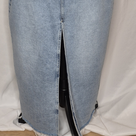 Silver Jeans Front Slit Denim Skirt - Size 28 / 6 - Picture 10 of 16